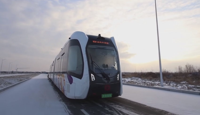 В Китае протестировали первый в мире безрельсовый поезд (видео)
