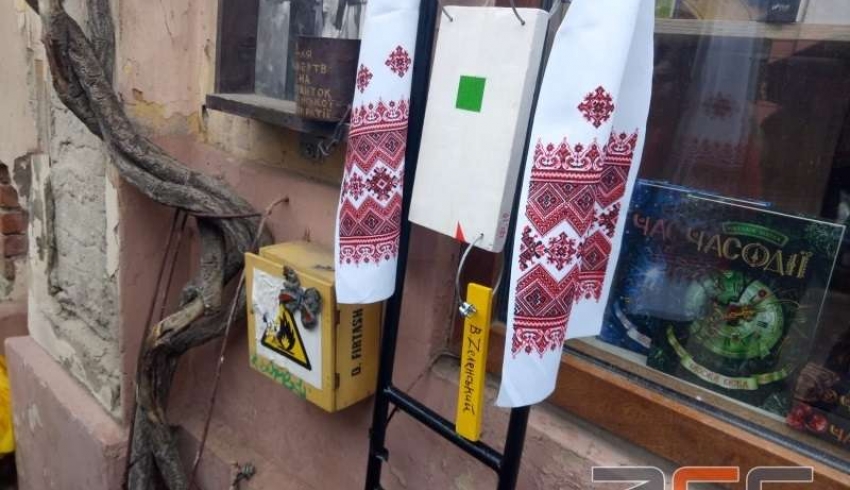 https://acc.cv.ua/news/chernivtsi/pam-yatnik-v-zelenskomu-vidkriv-cherniveckiy-mitec-foto-44810