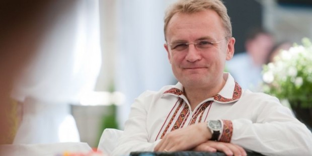 Вот, пожалуйста, простой пример того, как вышиванка думать человеку не мешает.